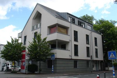 Moderne 3-Zimmer-Dachgeschosswohnung mit Loggia – Aufzug – Nähe U-Bahn