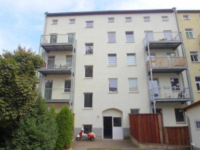 Singlewohnung mit Balkon (Hofseite), separater Küche, Laminatboden & Badewanne