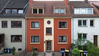 Attraktives Mehrfamilienhaus mit Entwicklungspotenzial in Bremen – Kapitalanlage mit 5 Wohneinheiten