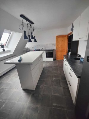 900 € - 95 m² - 4.0 Zi.