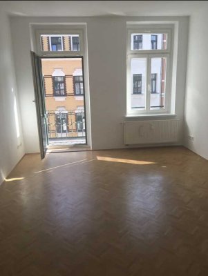 Sehr gut geschnittene 3 Zimmer Wohnung mit 2 Balkonen, Wanne und Wohnküche