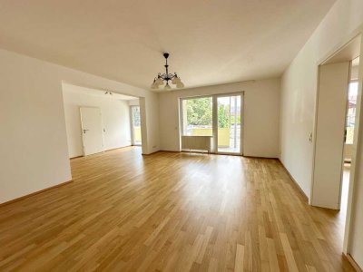 Großzügige 2,5 Zimmer Wohnung im Erdgeschoss mit Balkon
