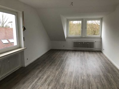 Helle frisch renovierte DG-Wohnung in Bi-Ummeln