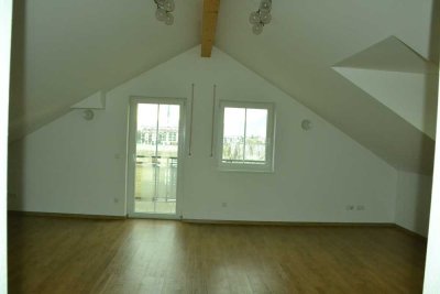 3-Zimmer-Dachgeschoßwohnung mit Ost- und Westbalkon