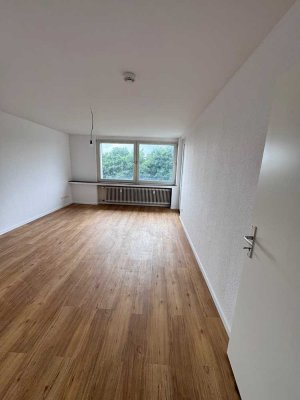 Hübsche 2,5 Raum Wohnung mit Balkon und Aufzug