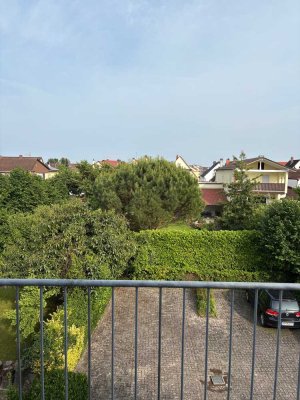 Geschmackvolle 3,5-Raum-DG-Wohnung mit Klimaanlage und Balkon in Römerberg