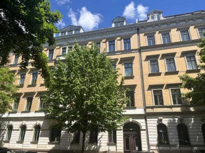 Waldstraßenviertel: Stilvolle 2-Zimmer-Wohnung im Hochparterre