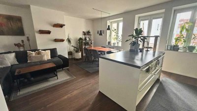 Lichtdurchflutete 3-Zi.-Whg. in Burgau mit Südbalkon, EBK, Garage und Fußbodenheizung