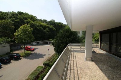 Ruhepol am Ende der Straße – Willkommen in Botnang!
Zurücklehnen erlaubt, auf der großen Terrasse