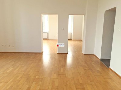 SONNIGE 3-ZIMMERWOHNUNG MIT FERNBLICK UND ZENTRALE LAGE