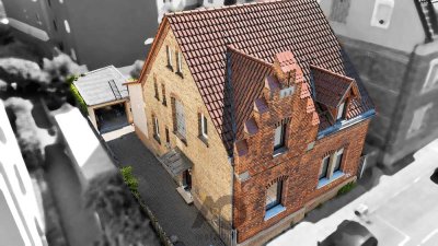 Historisches Stadthaus mit zwei Wohnebenen, Garage und Entwicklungspotenzial in Stuttgart-Heslach
