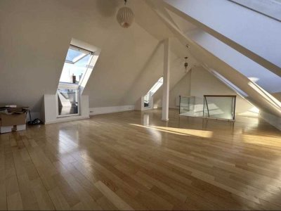 VON PRIVAT! Exklusive DG-Maisonette-Wohnung in Bestlage, 3 Balkone,3Min zum Museumsufer,EBK/Gäste-WC