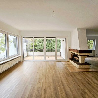 Sonnenberg: 4-Zimmer-Wohnung mit zwei Balkonen, Kamin und Einbauküche