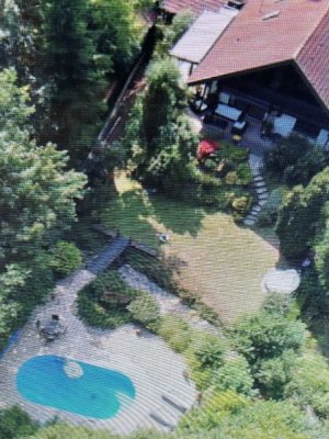 Wunderschöne, helle exklusiv teil/vollmöblierte Villa mit Garten, Pool, Bach und Teich und