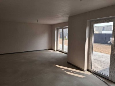 Erstbezug moderne Doppelhaushälfte mit Garage