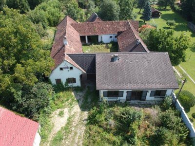 Sanierungsbedürftiger Vierkanthof (126m²) mit großzügigem Wirtschaftsgebäude in ruhiger Grünlage in Neudau!