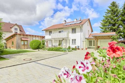 Zweifamilienhaus mit Garten und großzügiger Oldtimergarage in Penzing