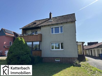 Attraktives Dreifamilienhaus mit 8 Garagenstellplätzen in Bodenburg