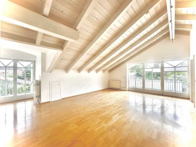 Sonnige 3-Zimmer-Wohnung mit offenem Giebel, 2 Balkonen und Bergblick