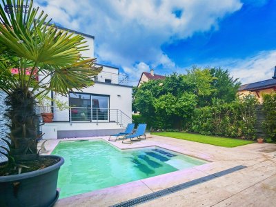 Exklusives Wohngefühl mit Pool, Zweiteinheit &amp; Toplage – Ihr stilvoller Rückzugsort in gewachsener Nachbarschaft