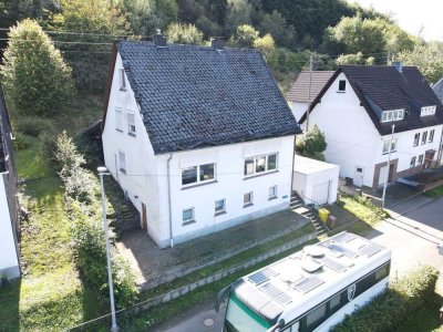 VR IMMO: Netphen-Grissenbach, teilmodernisiertes Einfamilienhaus mit Potenzial!