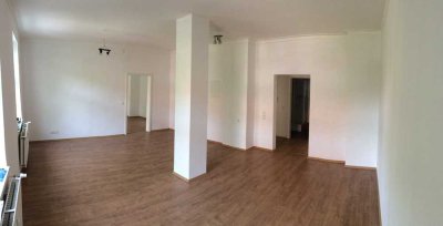 helle renovierte 3 Zimmer DG-Wohnung mit großem Dachraum - verkehrsberuhigte Sackgasse