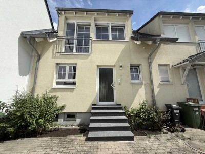 Lichtdurchflutete DHH mit Wintergarten, Carport, EBK + Keller in ruhiger Lage
