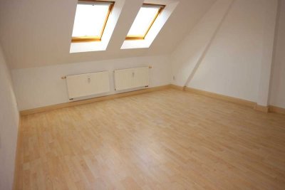 Tolle DG-Whg. - Bad mit Fenster ! WG-gerecht u.v.m.
