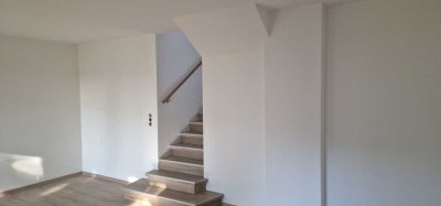 Frisch sanierte 3-Zimmer-Wohnung (Terrasse+Balkon) nah am Starnberger See - ab sofort