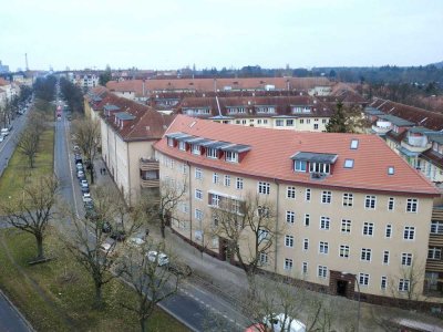 2-Zimmer-Wohnung mit Loggia, Dielenboden, Fernwärme, sofort bezugsfrei nahe U2 Neu-Westend in Berlin
