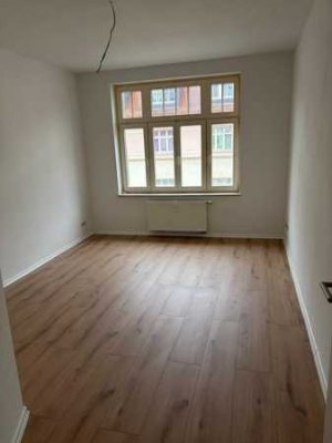 sanierte 3 Raum-Altbau-Wohnung auf ca. 66 m² mit Balkon