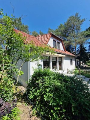 Einfamilienhaus mit Doppelgarage in ruhiger Wohnlage am Waldrand
