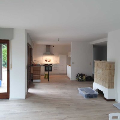 Stilvolle, modernisierte 4-Zimmer-Erdgeschosswohnung mit geh. Innenausstattung mit Balkon und EBK