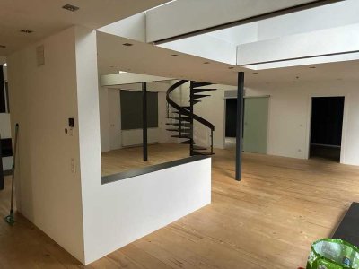 Traumhafte große Wohnung mit Potenzial + Einliegerwohnung
