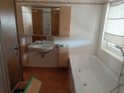 Freundliche 2-Zimmer-Wohnung mit Balkon und Dachterrasse in Burghausen