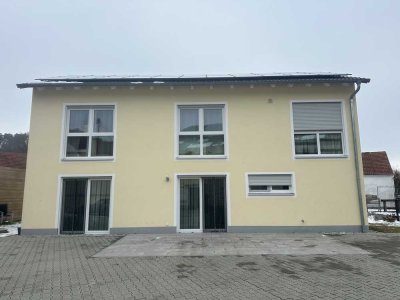 Neuwertige 3 ZKB im EG mit Terrasse in ruhiger Lage in Zirgesheim