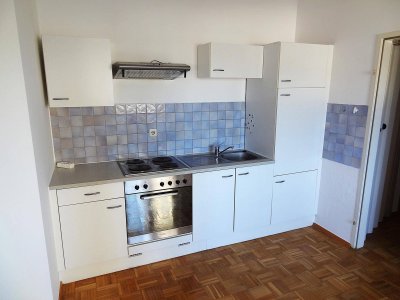 Gemütliche, kleine Mietwohnung mit großem Balkon und Parkplatz ...!