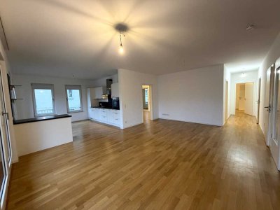 Hochwertige 4-Zimmer-Wohnung mit Fahrstuhl, 2 Balkonen & Tiefgarage in Potsdam – Hegelallee