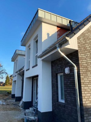 Neuwertige Doppelhaushälfte in Hemsbünde mit Einbauküche