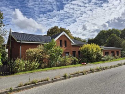 Wohnidylle trifft Investment: Sehr gepflegter Resthof mit 3 WE, großer Scheune & viel Grün