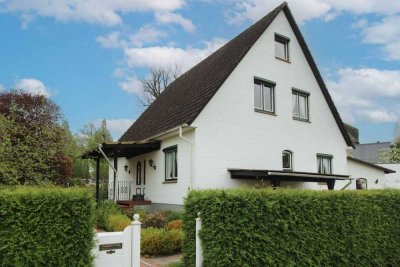 Viel Platz & bestens in Schuss – Familienhaus mit Keller, Sauna, Garten und Garage