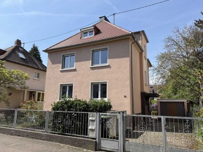 "VIEL PLATZ FÜR IHRE TRÄUME!" Entdecken Sie den besonderen Charme dieses Hauses mit tollem Garten!