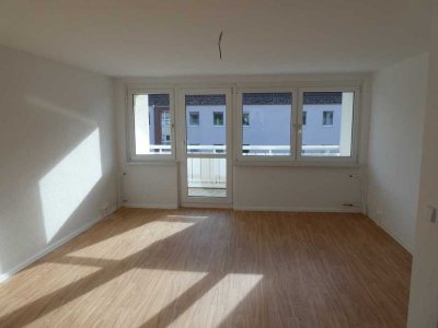 !!! NEU RENOVIERT !!! 4-Zimmer-Wohnung mit Balkon in Naundorf