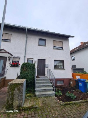 PROVISIONSFREI !!!Geräumiges 9-Zimmer Reihenendhaus in Bruchköbel