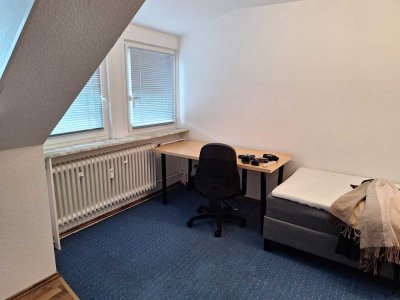 teilmöblierte gemütliche & helle 1-Zimmer-Wohnung in ruhiger Lage