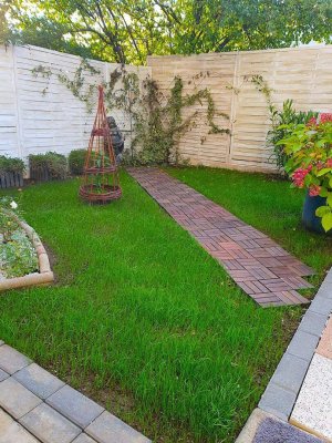Sonnige Terrassenwohnung mit kleinem Garten, barrierefrei