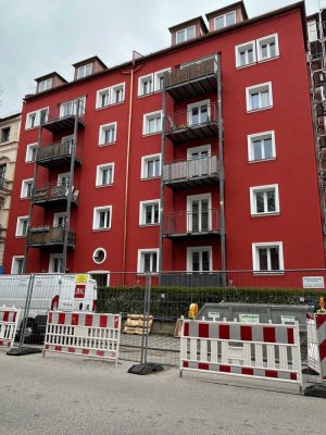 Maxvorstadt: Neu ausgebaute 3 Zimmer + Wohnküche in total saniertem Altbau WG-geeignet ruhig