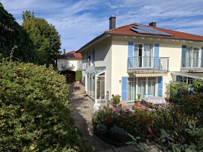 ToP gepfl. Haus (DHH), 5 Zi. zus. 1 kl. Büro, sonnige Südterr., Rosengarten, viel Licht u. Platz!