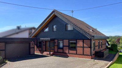 Großzügiges Wohnidyll: Charmantes Zweifamilienhaus in Fischborn zum Verkauf!