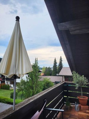 Helle DG-Wohnung mit zwei Zimmern sowie Westbalkon und neuer EK - Aschau im Chiemgau